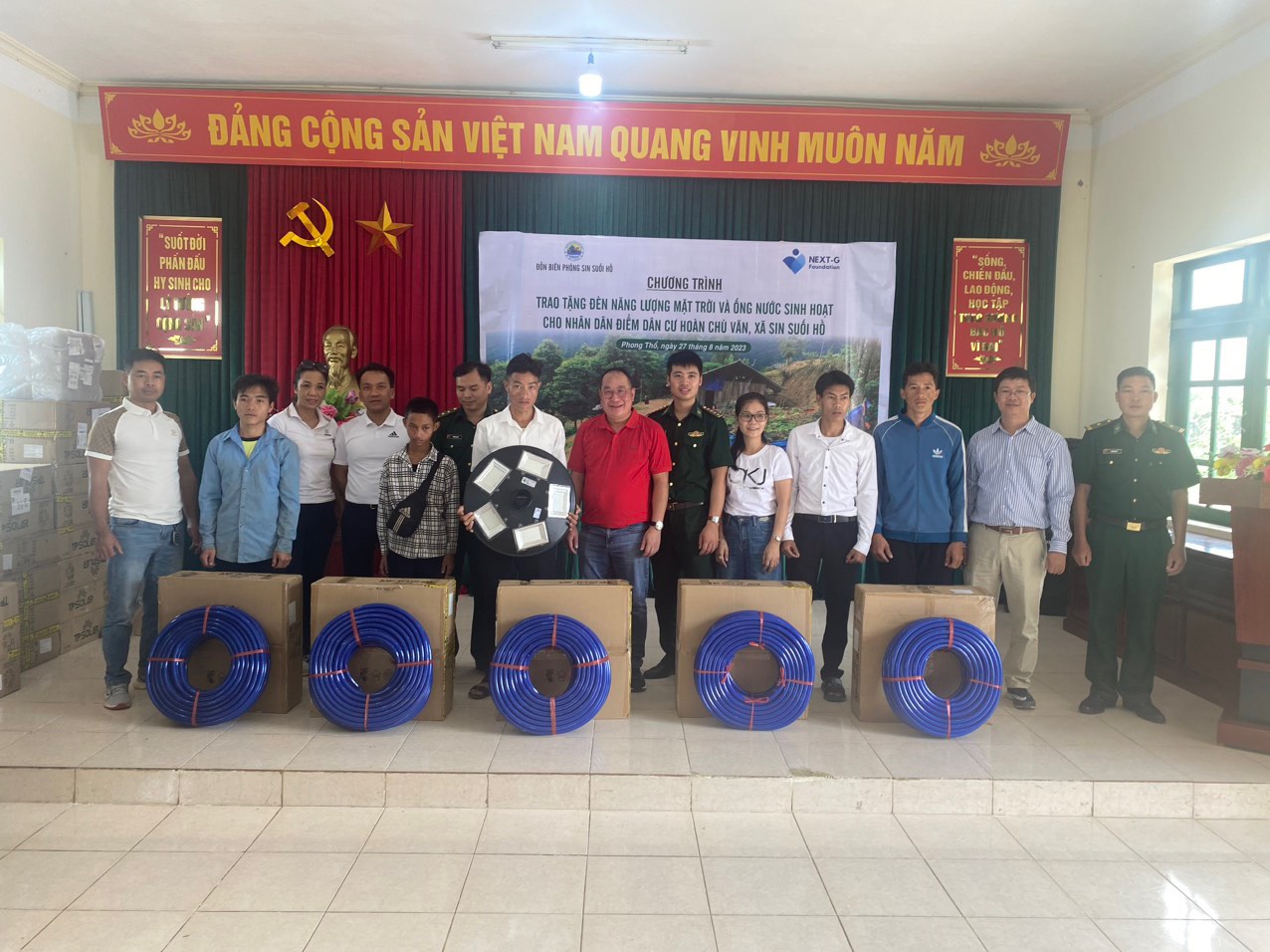 Quỹ Next-G trao 35 phần quà cho người dân tại Sin Suối Hồ, Phong Thổ, Lai Châu