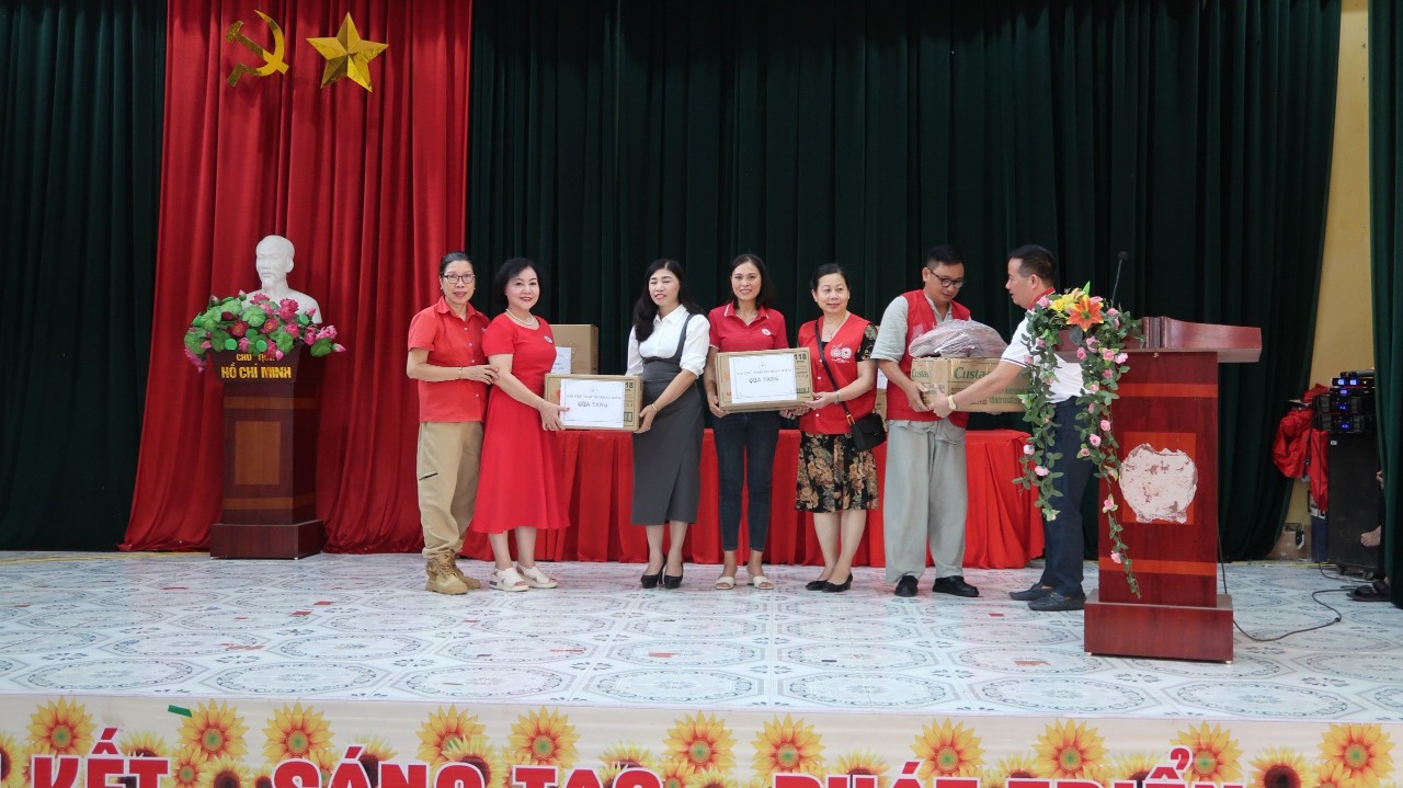 Next-G: phối hợp với Hội Chữ Thập Đỏ thăm và tặng quà xã Kim Lũ, huyện Sóc Sơn