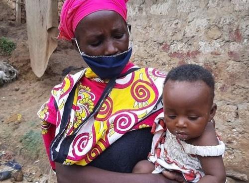 Kenya: Bà mẹ 8 con nấu mầm đá cho con vì quá đói