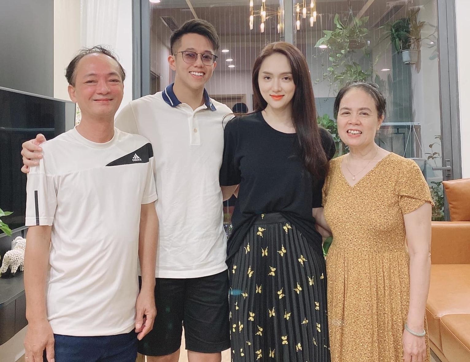 Hương Giang đưa bạn trai doanh nhân về ra mắt bố mẹ