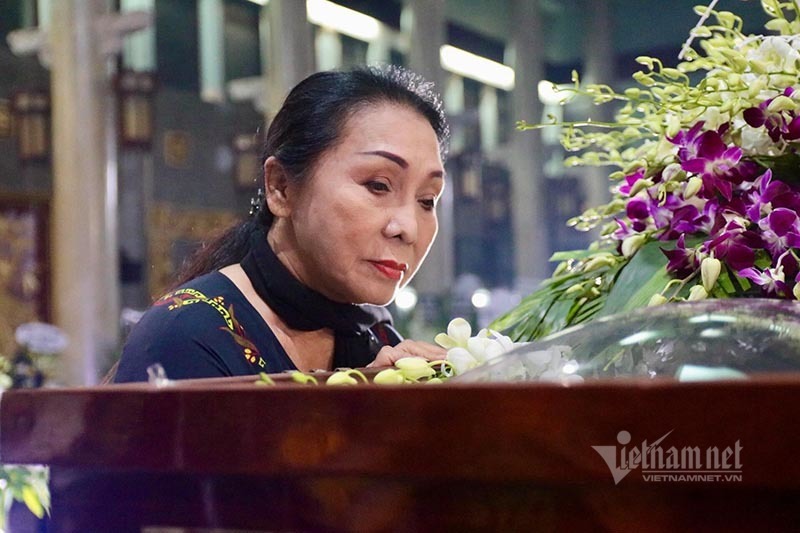Lý Hùng, Lý Hương òa khóc đau xót trong tang lễ của NSND Lý Huỳnh