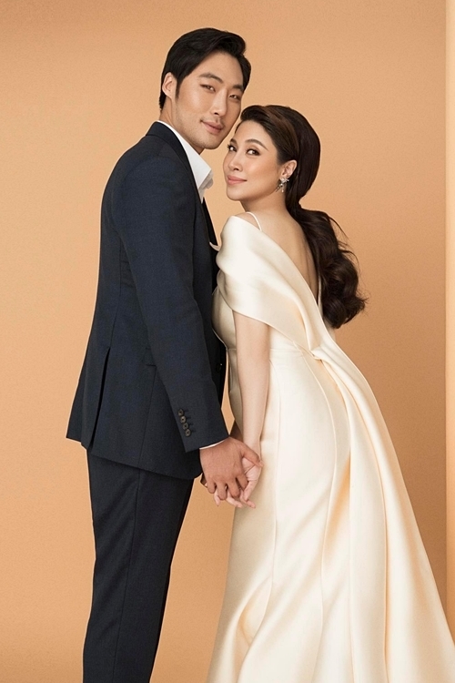 Pha Lê chụp ảnh cưới với chồng Mỹ gốc Hàn