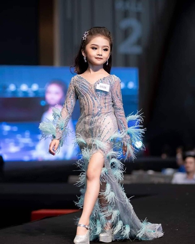 Bé 6 tuổi đăng quang Hoa hậu nhí Thái Lan