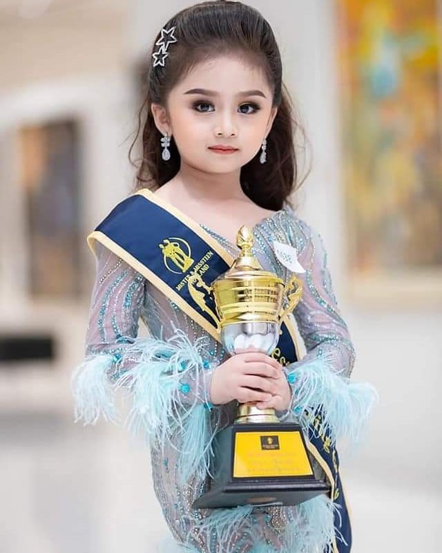 Bé 6 tuổi đăng quang Hoa hậu nhí Thái Lan