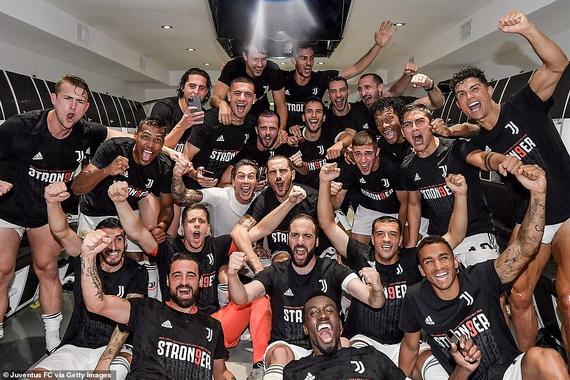CLB Juventus lần thứ 9 liên tiếp vô địch giải Serie A!