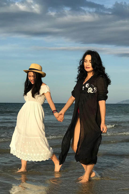 Hai con gái xinh đẹp, hát hay của Thanh Lam, Mỹ Linh