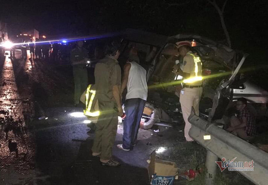 Hiện trường tai nạn thảm khốc, 8 người chết ở Bình Thuận