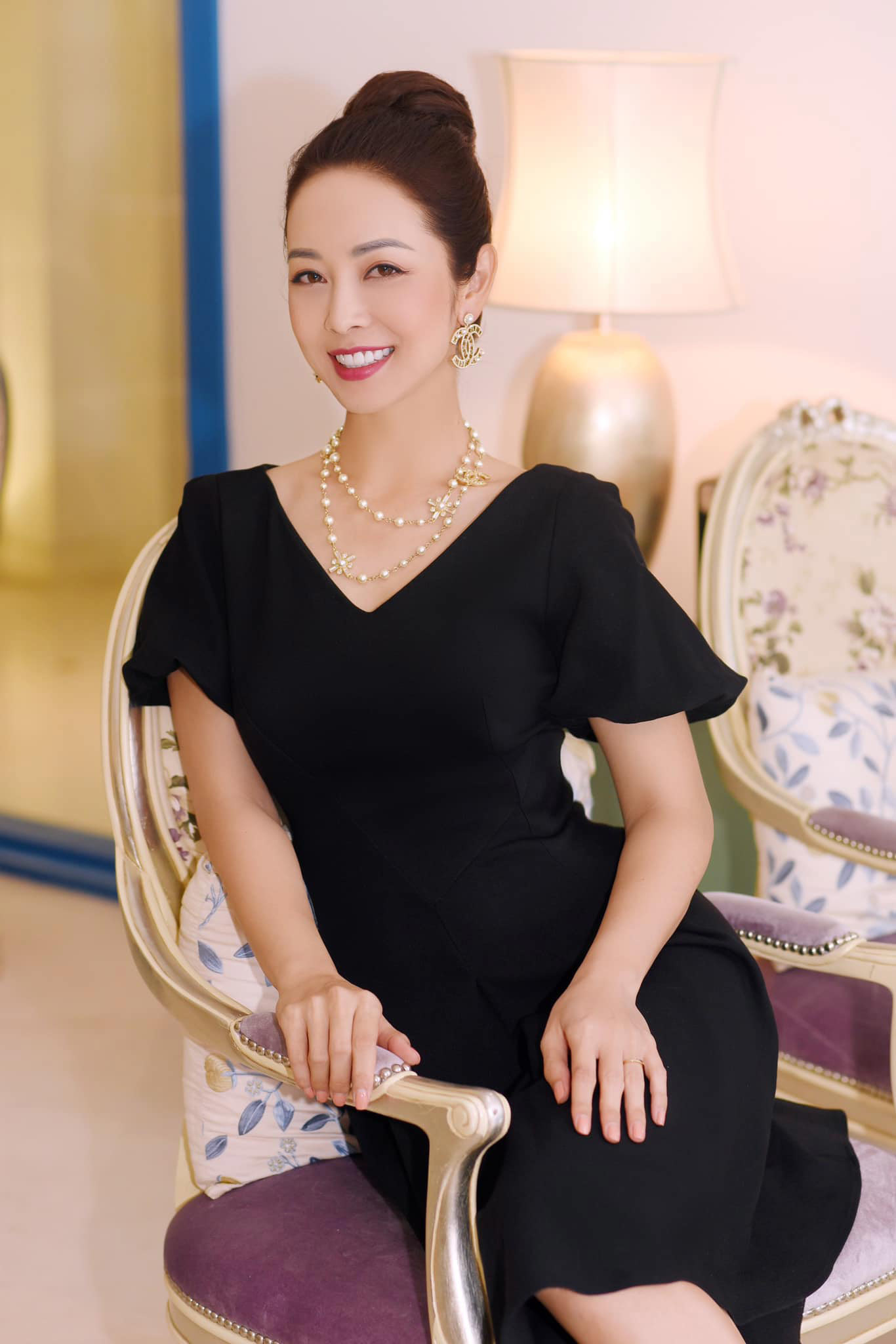 Cuộc sống viên mãn của 'Hoa hậu 4 con' Jennifer Phạm