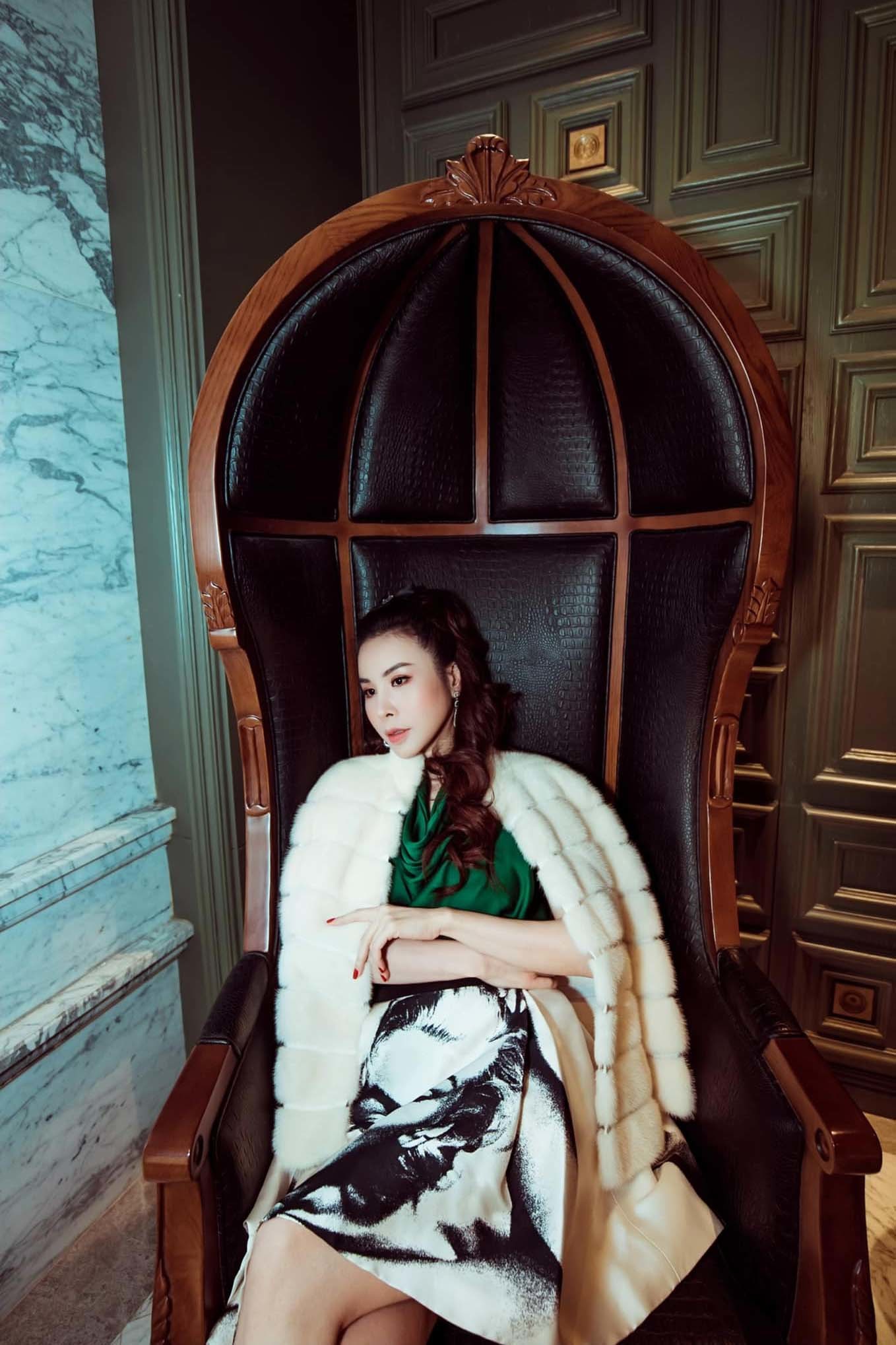 Hoa hậu Hoàng Dung gợi ý cách mặc đẹp đi chơi Tết
