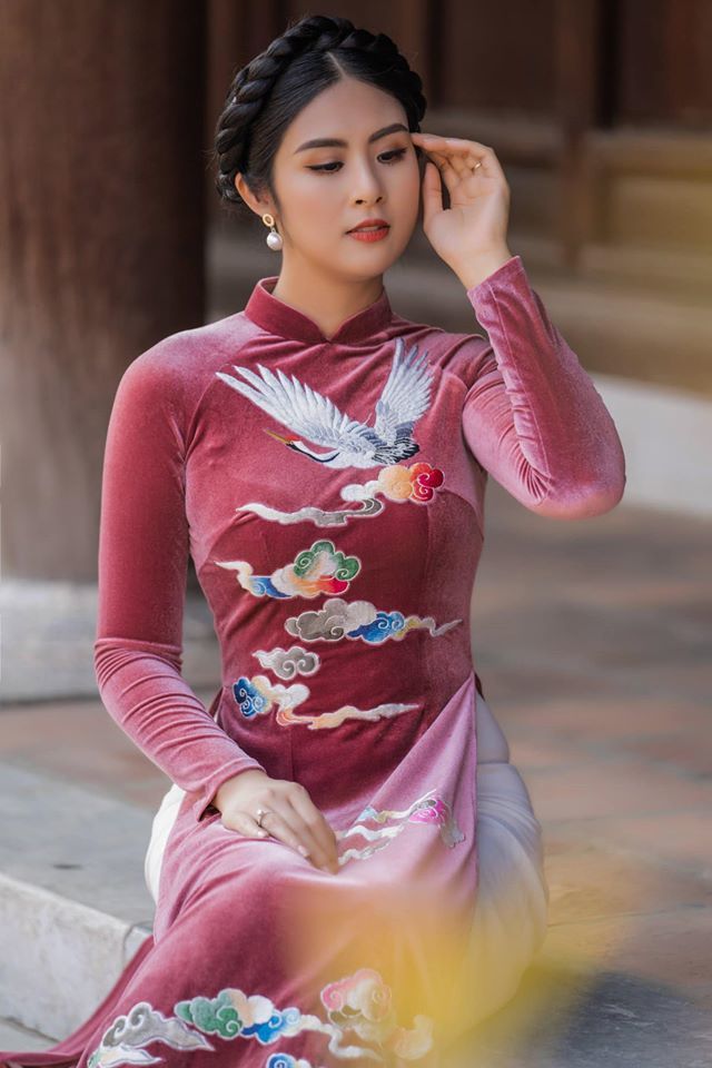 Hoa hậu Ngọc Hân 'chơi lớn' xuống tóc mặc vest táo bạo