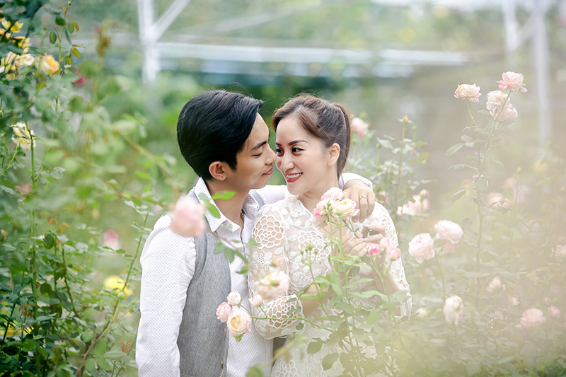 Khoảnh khắc hạnh phúc của vợ chồng Khánh Thi - Phan Hiển