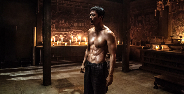 Kwon Sang Woo khoe body cực phẩm trong 'Ván cờ sinh tử'
