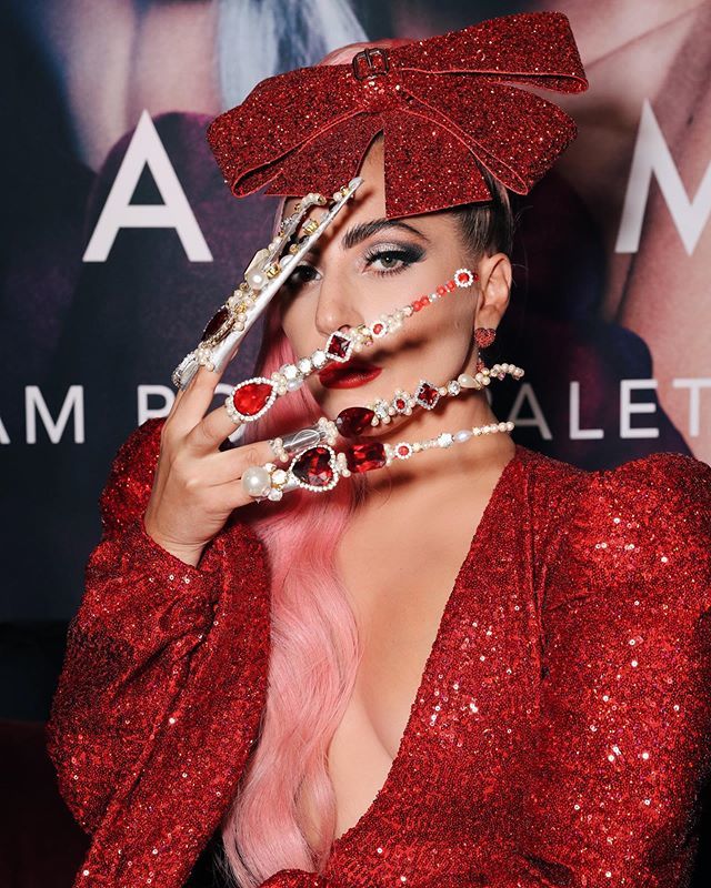 Lady Gaga - biểu tượng 'tắc kè hoa' của ngành thời trang