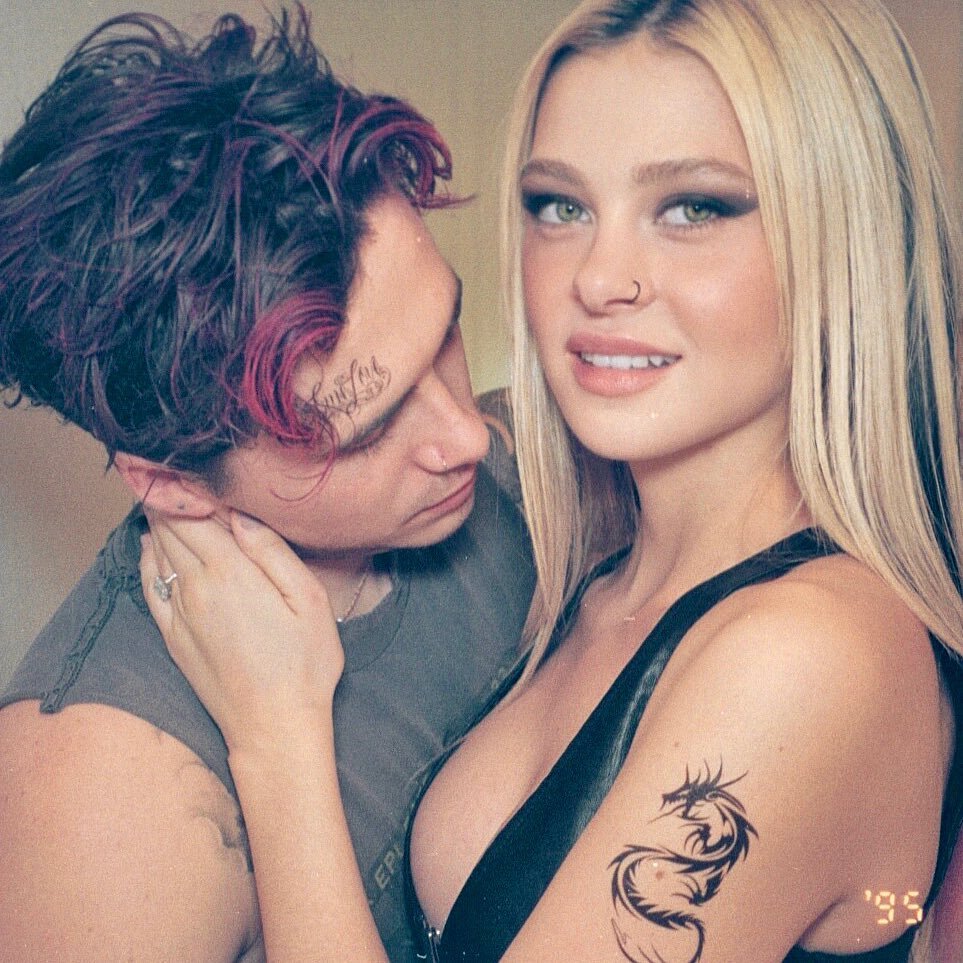Loạt ảnh tình tứ của cậu cả nhà Beckham và con gái tỷ phú