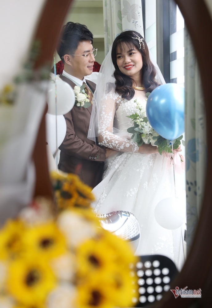 MC Lê Anh bất ngờ làm đám cưới với thạc sĩ du lịch kém 10 tuổi
