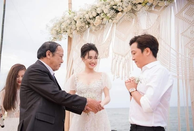 Trường Giang - Nhã Phương khoe ảnh cưới lãng mạn sau 2 năm kết hôn