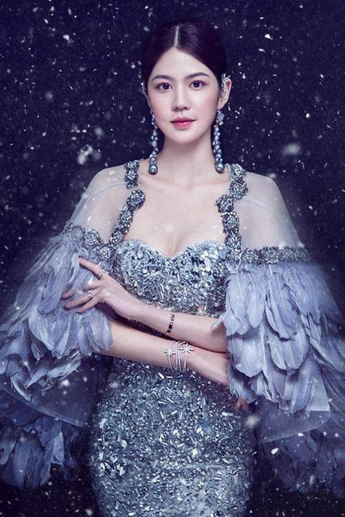 Người đẹp 21 tuổi, 1m80 đăng quang Hoa hậu Hoàn vũ Trung Quốc 2020