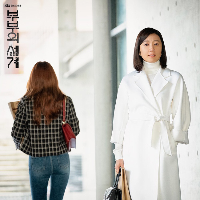 Kim Hee Ae 'Thế giới hôn nhân' mặc toàn hàng hiệu trong phim