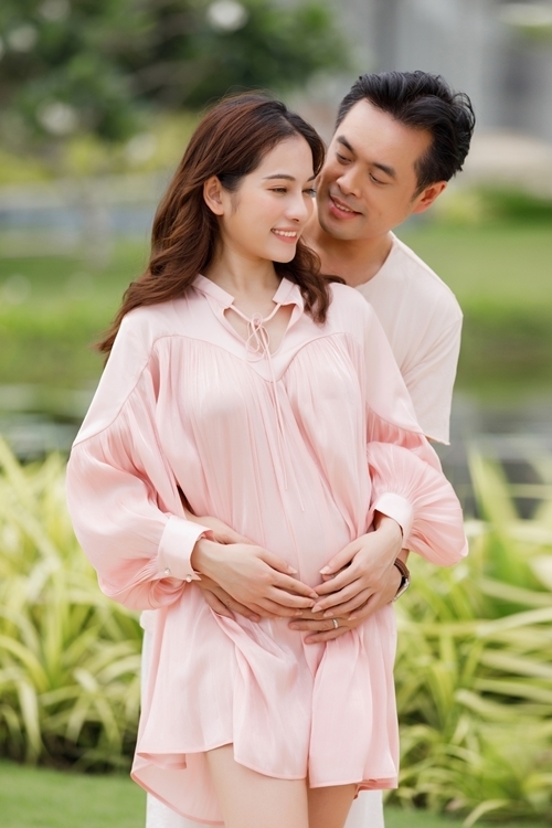 4 mỹ nhân Việt đang mang song thai: Người hao cân, người xuống sắc-1