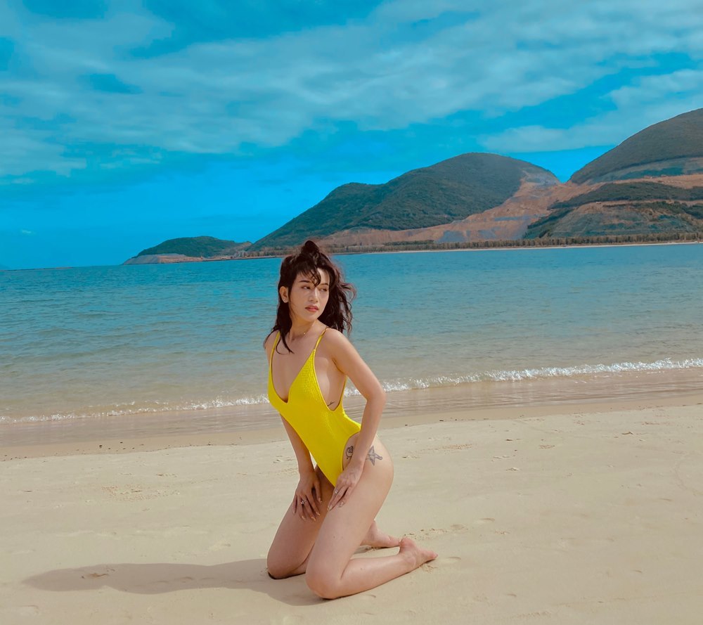 Sĩ Thanh diện bikini khoe thân hình nóng bỏng