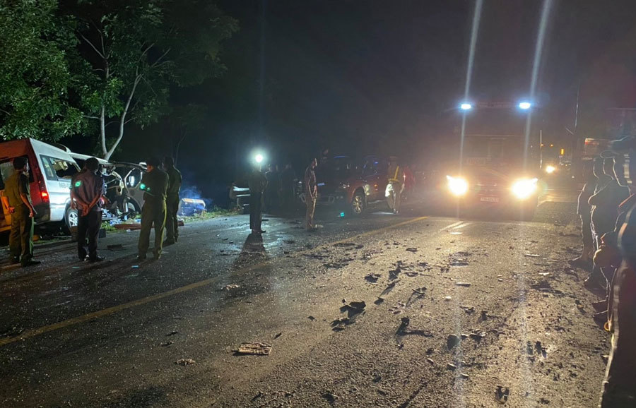 Hiện trường tai nạn thảm khốc, 8 người chết ở Bình Thuận