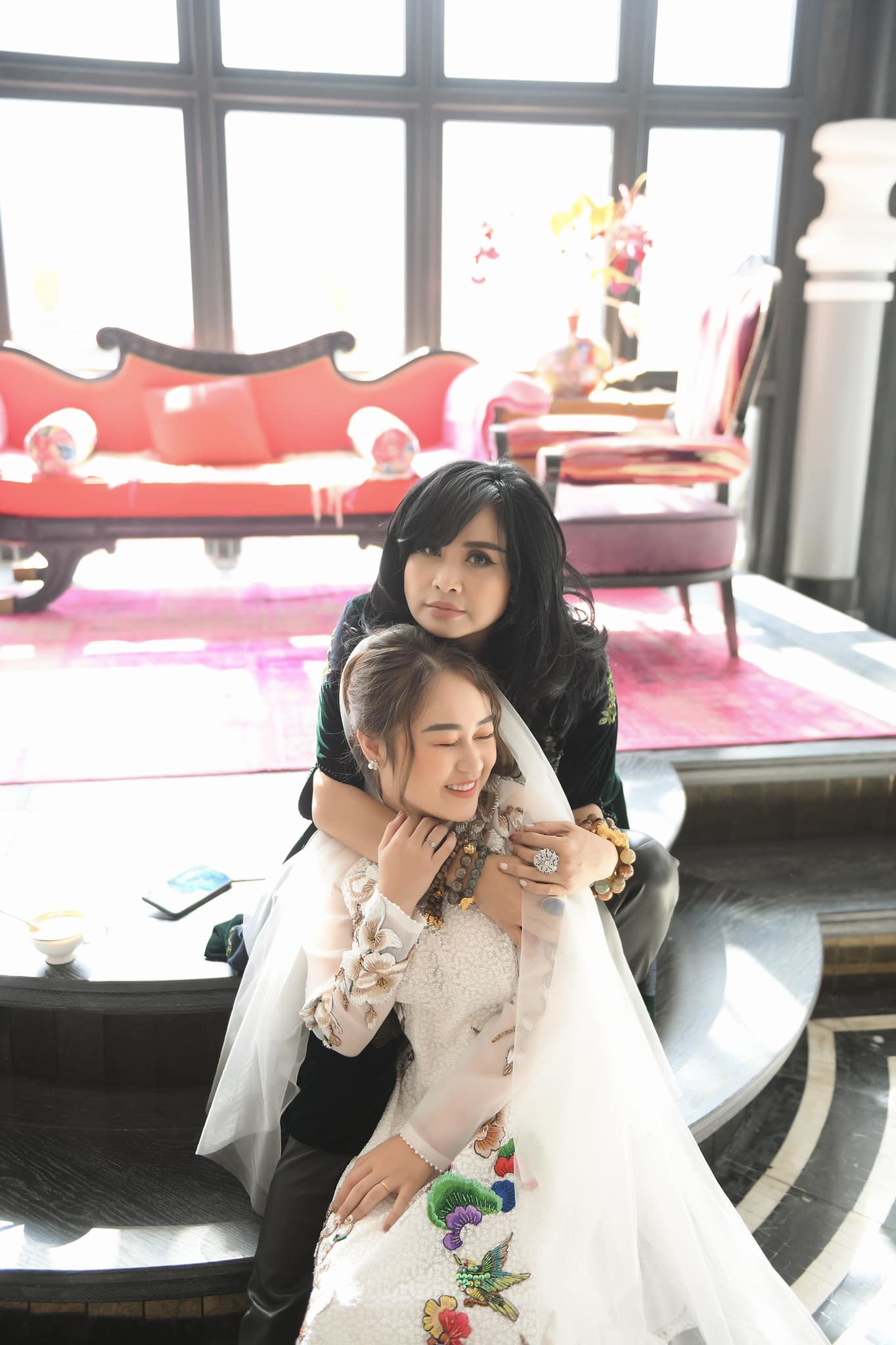 Diva Thanh Lam đăng hình con gái Thiện Thanh chụp ảnh cưới