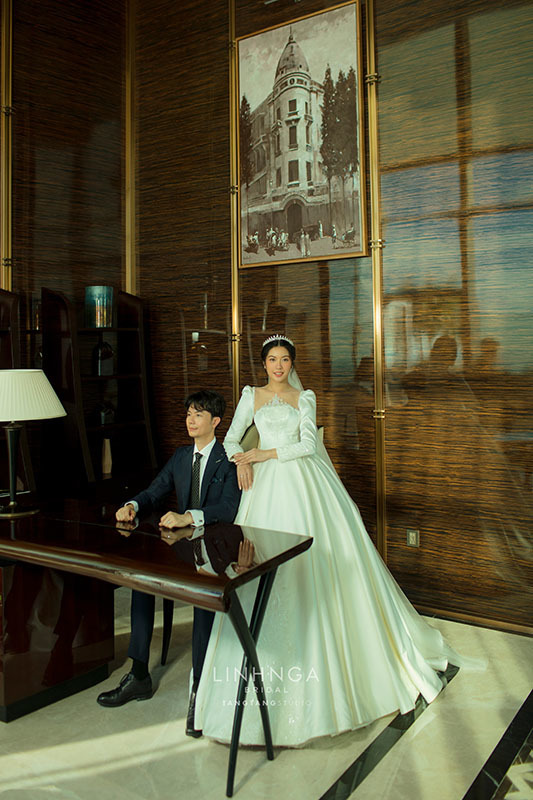 Ảnh cưới của Á hậu Thuý Vân với chồng thiếu gia