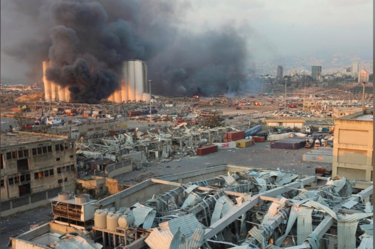 Khoảnh khắc vụ nổ và hiện trường tan hoang ở Beirut