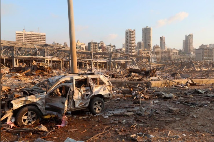 Khoảnh khắc vụ nổ và hiện trường tan hoang ở Beirut