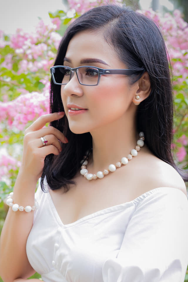 Việt Trinh vẫn trẻ đẹp U50, tuyên bố độc thân suốt đời