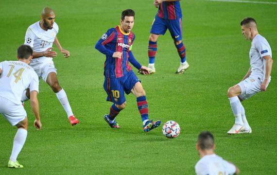 Messi lập kỷ lục ghi bàn tại Champions League