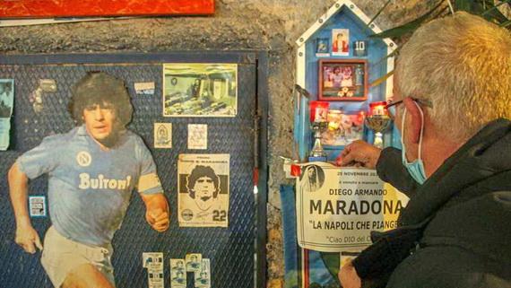CLB Napoli sẽ đổi tên sân để tưởng nhớ Maradona!