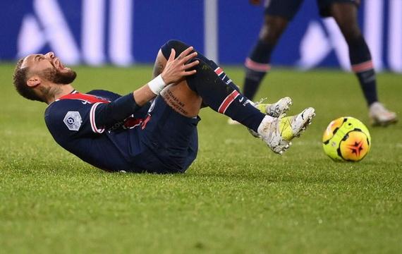 Neymar may mắn không gặp chấn thương nghiêm trọng