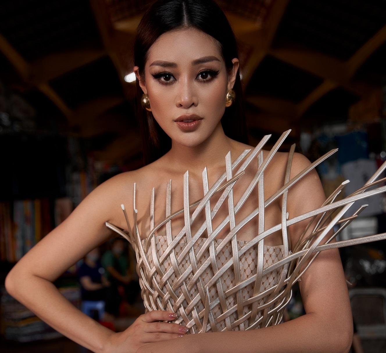 Hoa hậu Khánh Vân hé lộ những trang phục đầu tiên mang đến Miss Universe