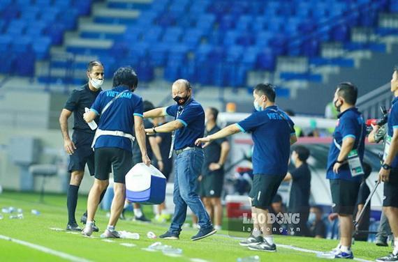 HLV Park Hang Seo bị cấm chỉ đạo trận gặp UAE