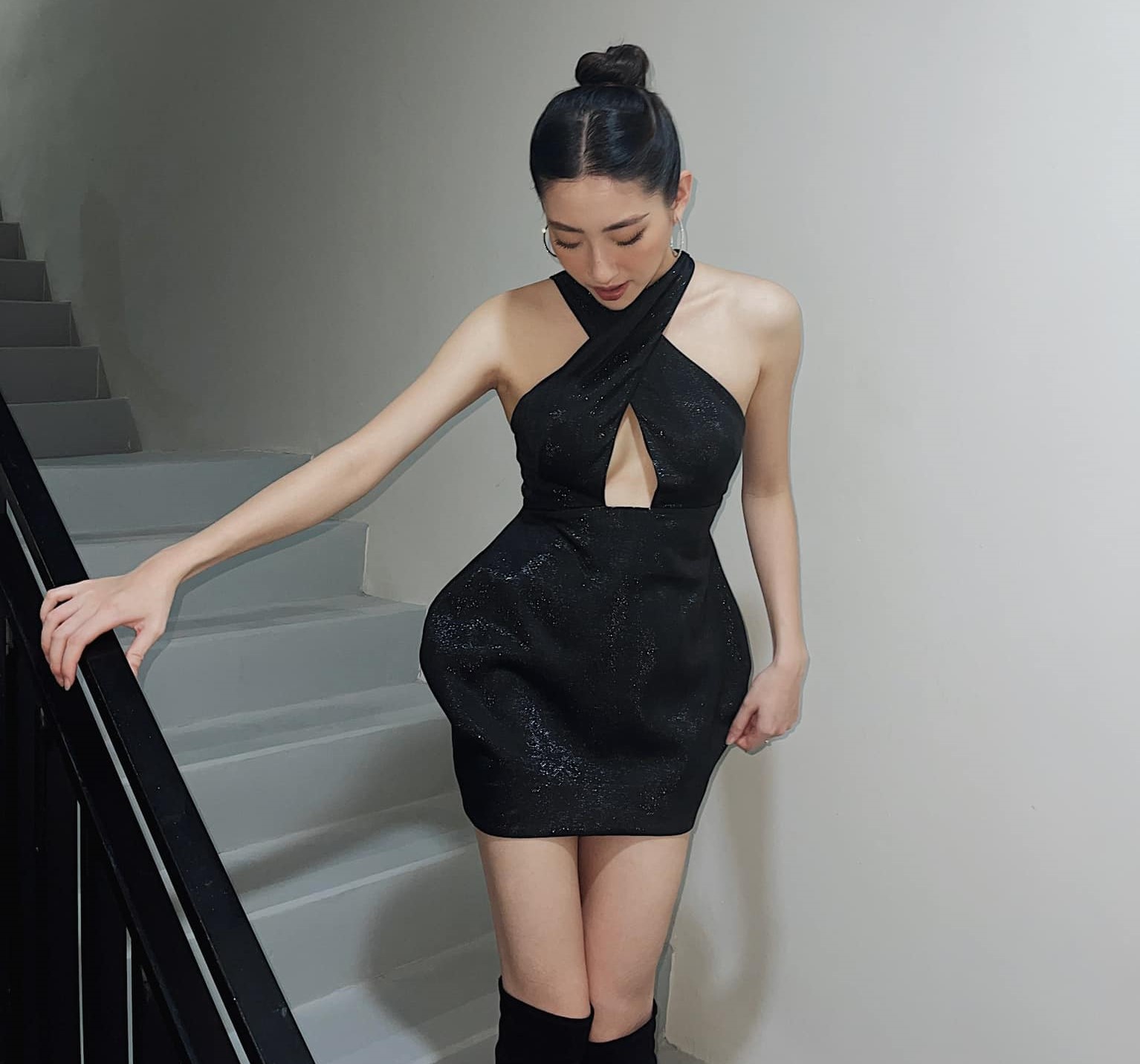 Hoa hậu Lương Thùy Linh đẹp hút mắt với thiết kế cắt xẻ gợi cảm