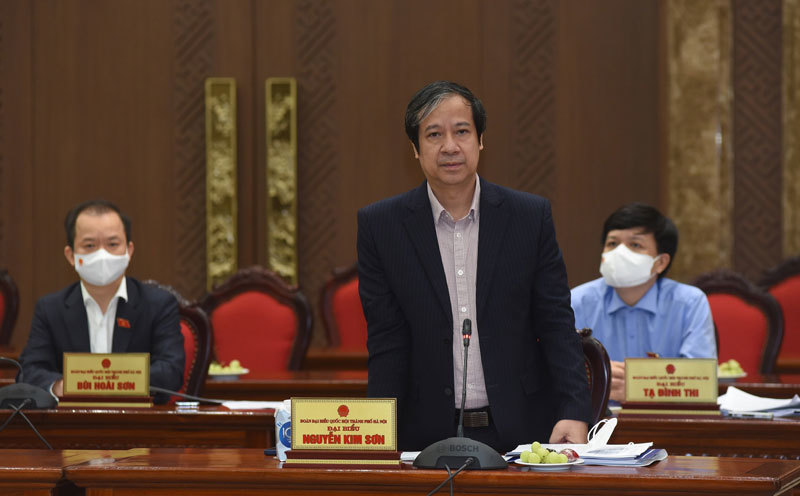 Bộ trưởng GD-ĐT: Hà Nội nên xem xét cho học sinh trở lại trường