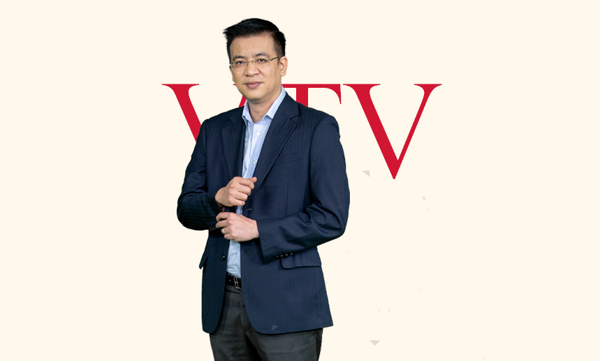 'Người đàn ông thời sự' Quang Minh từng đi bộ 3 cây số để được xem tivi