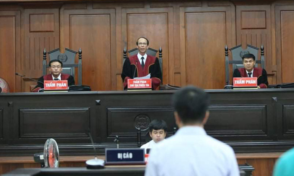 Chồng ca sĩ Trang Nhung thoát tội trong đại án VN Pharma