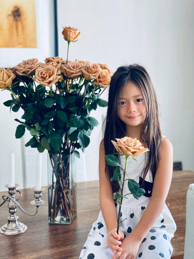 Con gái 6 tuổi lai Tây xinh đẹp của Đoan Trang nói giỏi 3 thứ tiếng