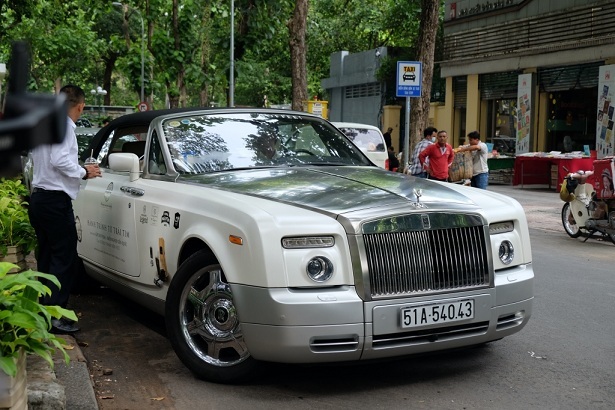 Dàn siêu xe của ông Đặng Lê Nguyên Vũ tái xuất trên đường phố Sài Gòn