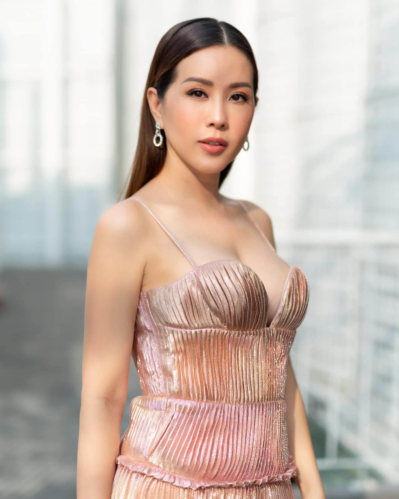 Hoa hậu Thu Hoài tuổi 44: Xinh đẹp, giàu có, hạnh phúc bên bạn trai kém 10 tuổi