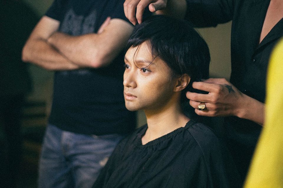 Hương Giang nịt ngực, cắt tóc giả trai trong phim đề tài chuyển giới