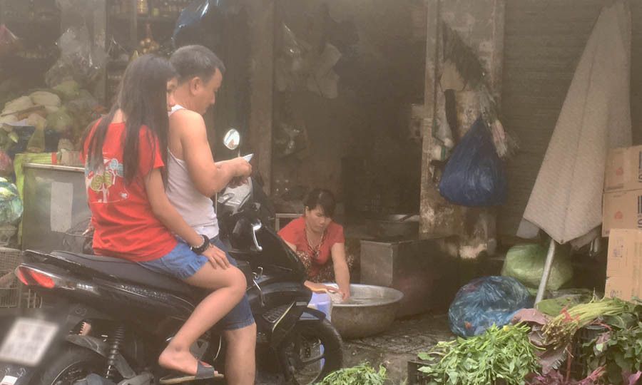 Giữa dịch corona, nhiều người Sài Gòn không đeo khẩu trang