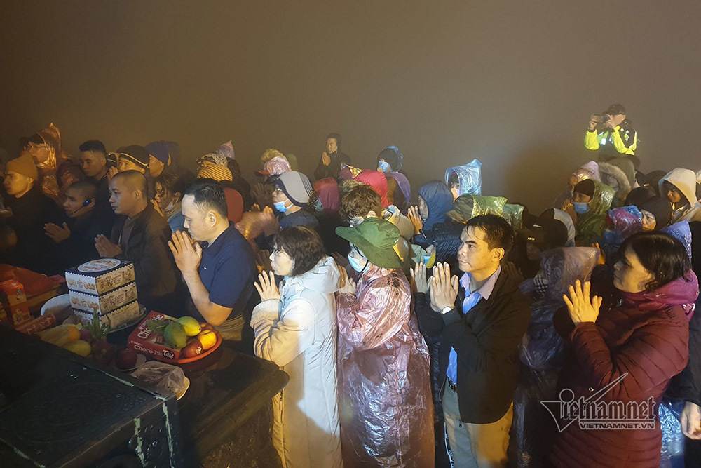Cảnh tượng hiếm thấy ở chùa Yên Tử thời dịch virus corona
