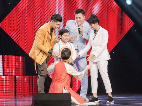 Cậu bé dân ca khiến giám khảo The Voice Kids 'phát cuồng'