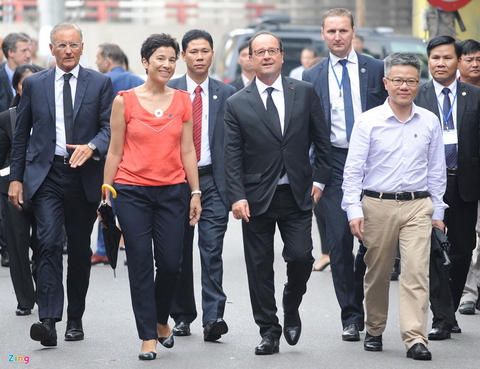 Tổng thống Pháp dạo phố cổ Hà Nội