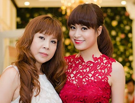 Những sao Việt có mẹ xinh đẹp, trẻ trung không thua gì con gái