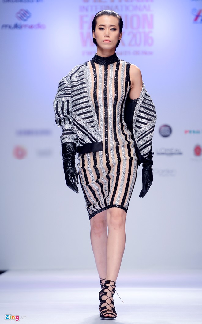 Thu Hường, thí sinh Next Top Model 2016, mặc mẫu thiết kế của Lý Giám Tiền. 