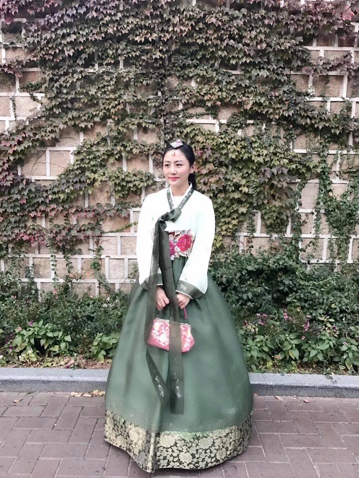 Văn Mai Hương xinh đẹp đáng yêu khi mặc hanbok trang phục truyền thống của Hàn Quốc